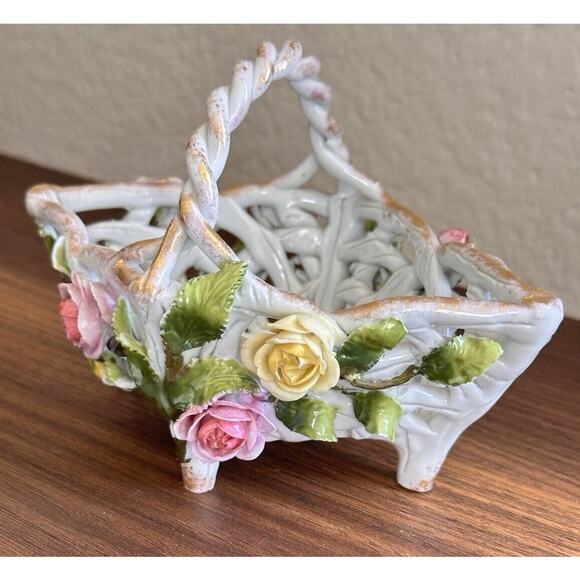 VINTAGE SCHIERHOLZ DRESDEN DIAMOND SHAPED PORCELAIN BASKET WITH APPLIED ROSES - Picture 10 of 16